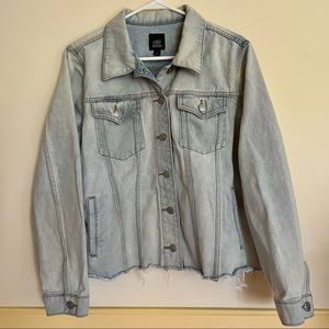 Light wash 6 button jean jacket : Wild Fable frayed denim jacket: Large (size L)